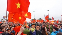 nguoi ham mo doi noc o to don doi tuyen u23 viet nam