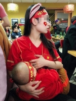 cu dan mang nuc long voi chien thang cua doi tuyen viet nam
