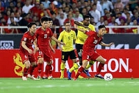 lo khong mua noi ve online tran chung ket aff cup trong ngay dau mo ban thuong binh lai tiep tuc vay tru so lien doan bong da viet nam
