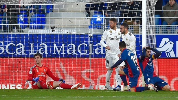 truc tiep huesca vs real madrid hiep 2 bale modric roi san real an phan