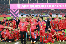 Vừa bị gạch tên dự Asian Cup, Văn Quyết lại rơi khỏi tốp 5 Quả bóng vàng
