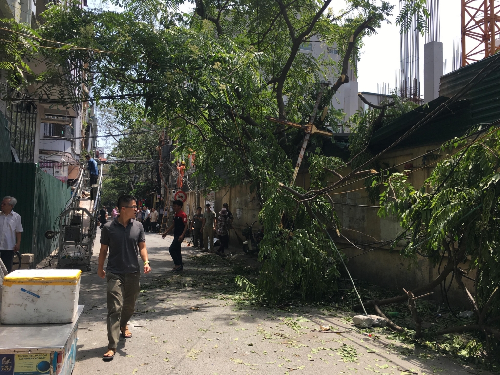 dut cap san gon cong trinh roi khien 1 nguoi bat tinh 2 nguoi bi thuong