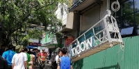 dut cap cau truc tu toa nha 29 tang khien it nhat mot nguoi bi thuong