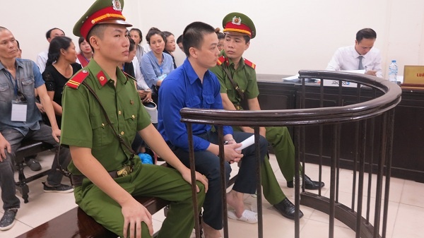 hoan phien xu phuc tham cuu can bo ngan hang dam o be gai 8 tuoi o ha noi