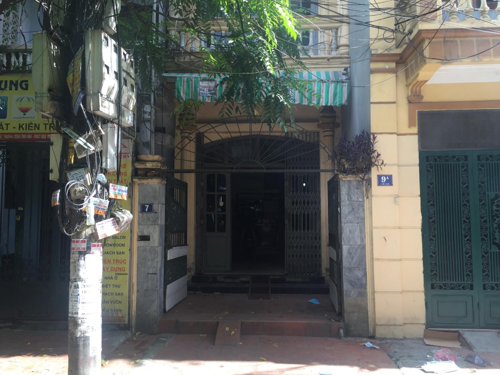 Phát hiện xác chết bốc mùi trong khu phố từng xảy ra án mạng nghiêm trọng ha noi phat hien xac chet phan huy boc mui trong nha tam
