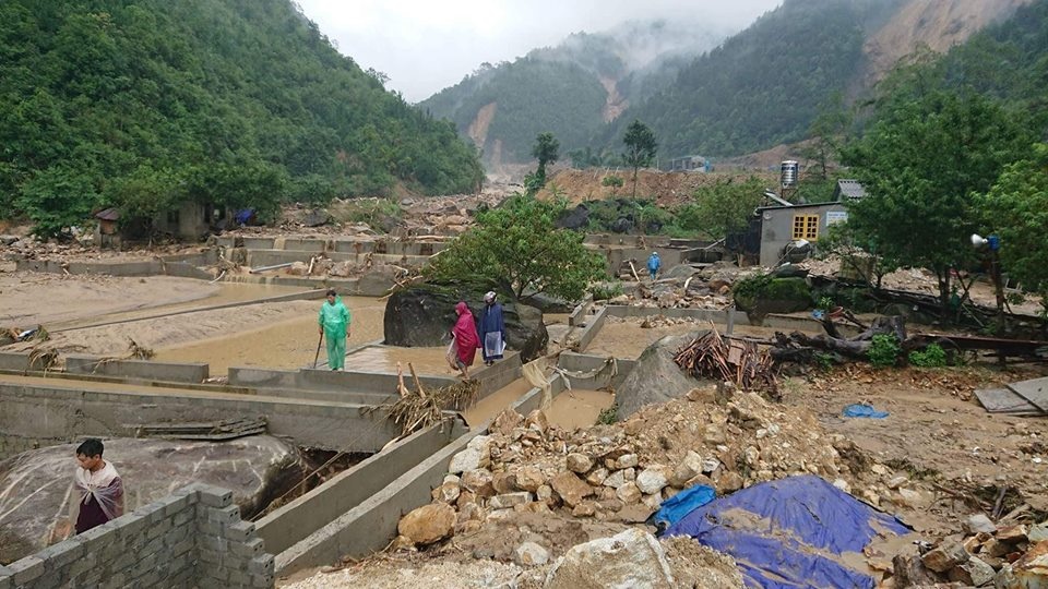 lai chau 150 tan ca tam bi mua lu cuon troi