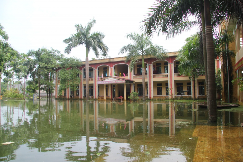 Chương Mỹ, Hà Nội: Hoãn ngày tựu trường vì nước lũ chuong my ha noi hoan ngay tuu truong vi nuoc lu