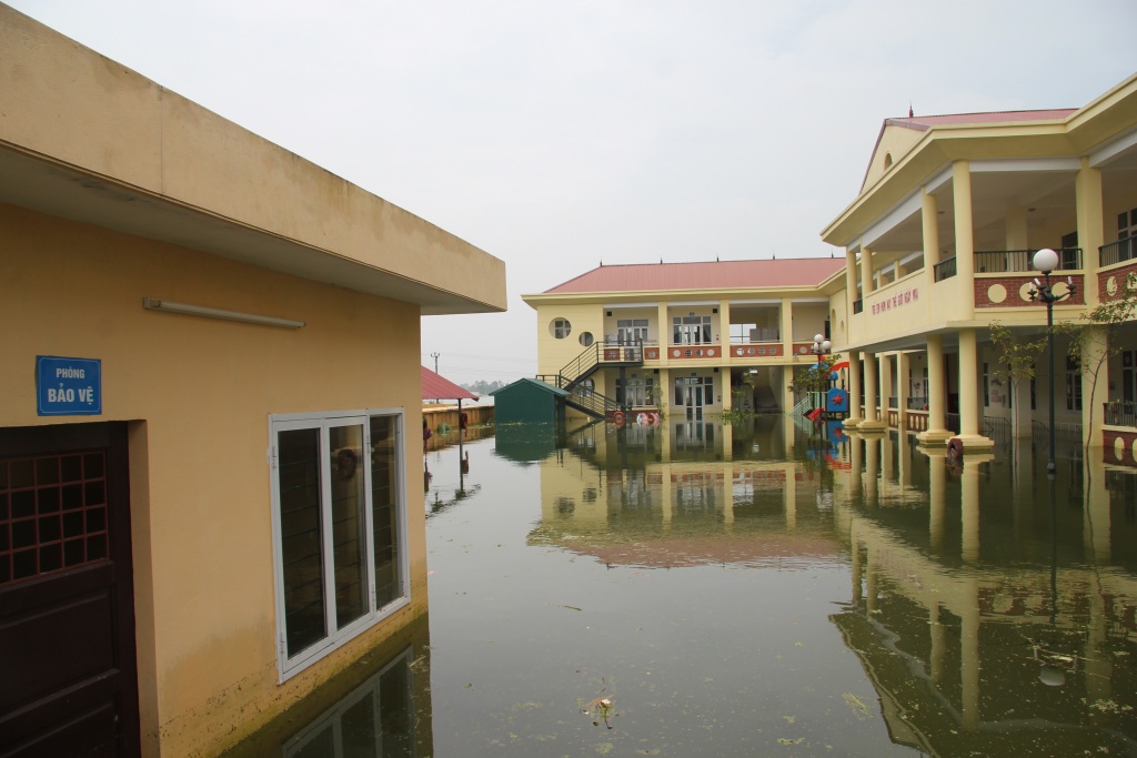 Chương Mỹ, Hà Nội: Hoãn ngày tựu trường vì nước lũ chuong my ha noi hoan ngay tuu truong vi nuoc lu