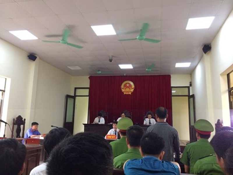 quang ninh linh 15 thang tu vi dap chet lon nha hang xom