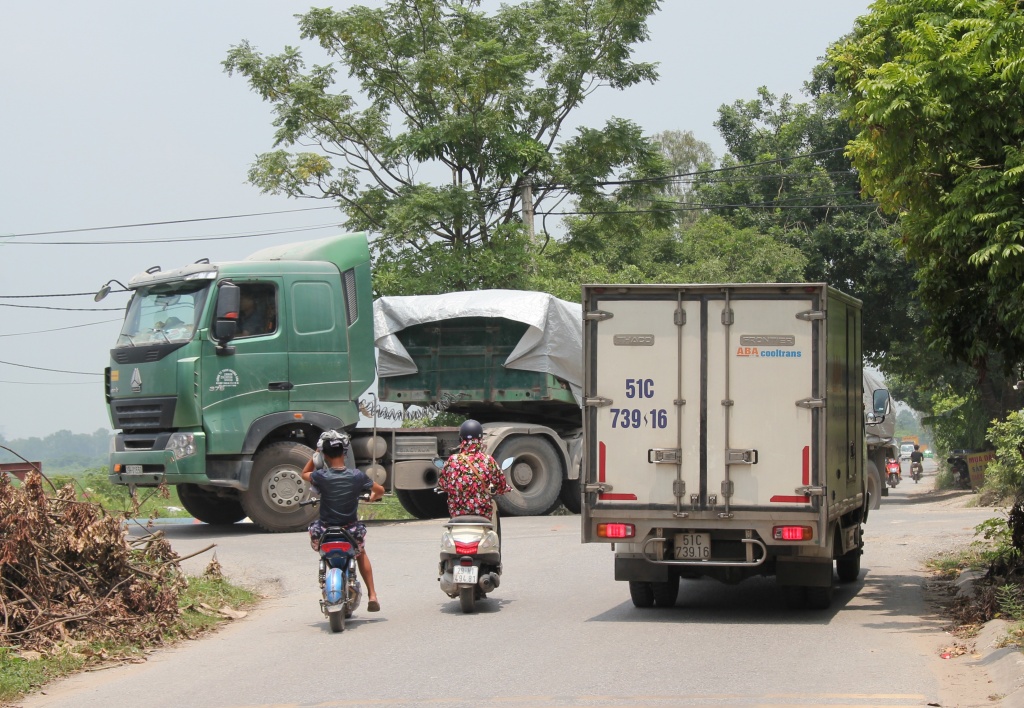tap nap duong ne bot ha noi bac giang cac lai xe phong nhanh vuot au nguy hiem vo cung