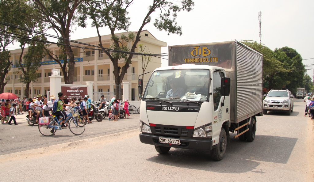 tap nap duong ne bot ha noi bac giang cac lai xe phong nhanh vuot au nguy hiem vo cung