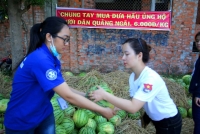 sinh vien sai gon trang dem giai cuu dua hau quang ngai