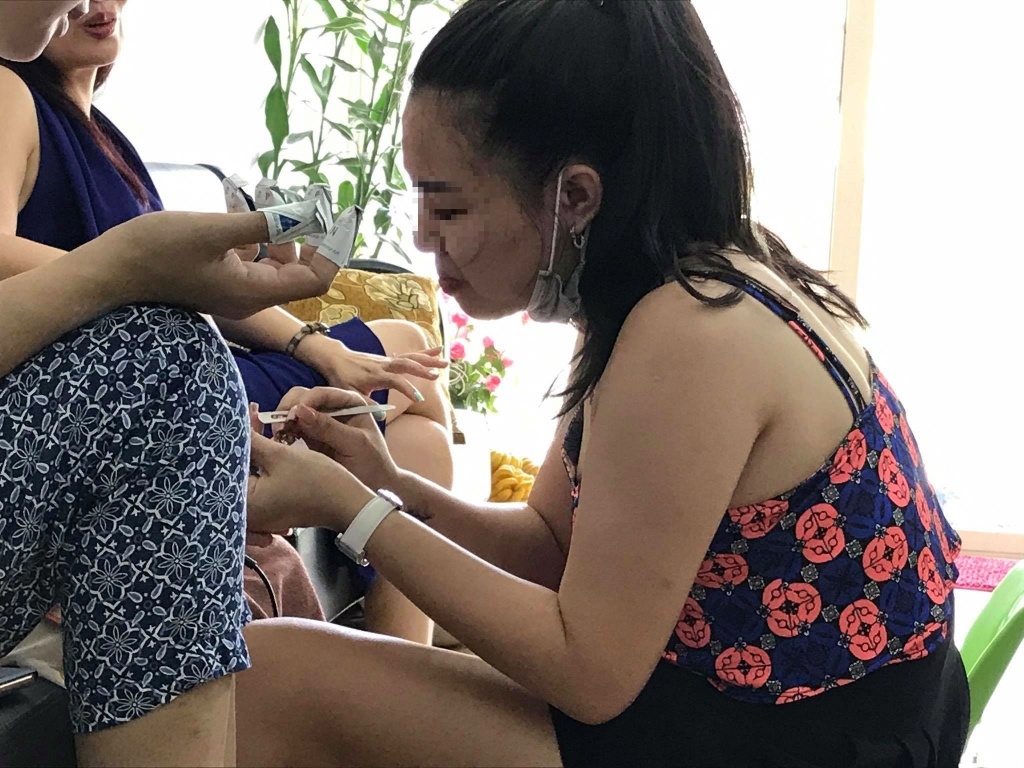 Chủ tiệm Nail kể lại chuyện hạ gục tên cướp dùng 'súng' cướp tài sản chu tiem nail ke lai chuyen danh ten cuop dung sung gia cuop tai san