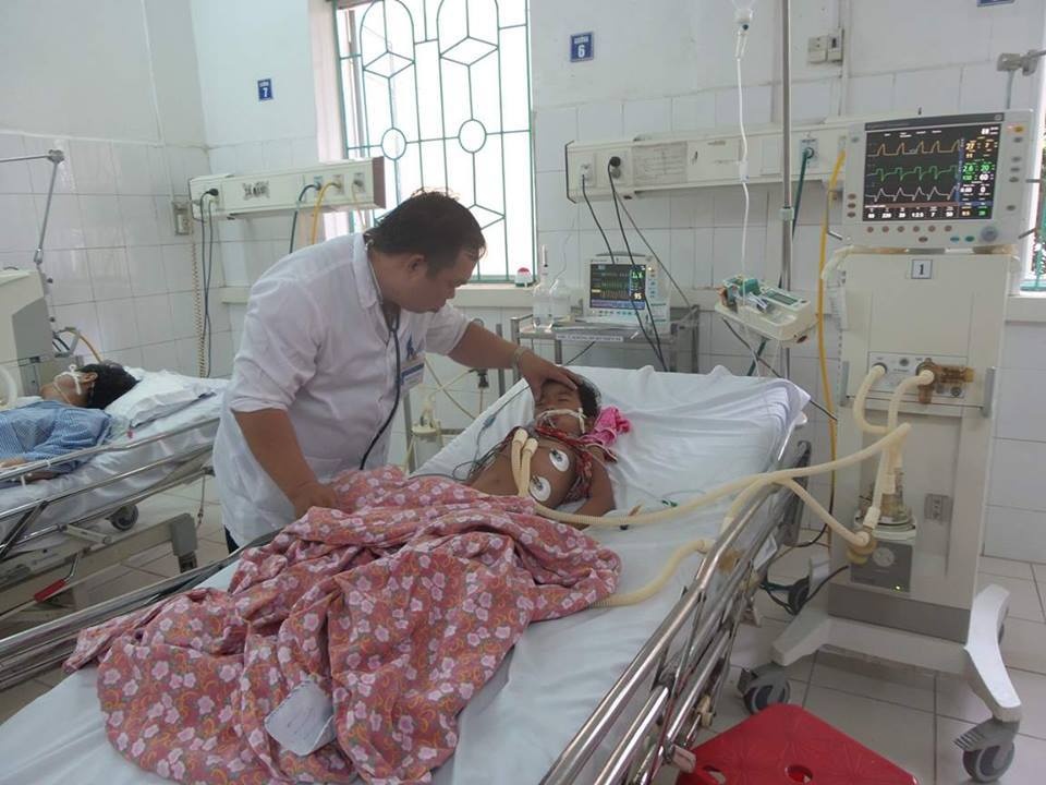 cao bang mot tre tu vong 2 tre nguy kich nghi do bi ngo doc thuc pham