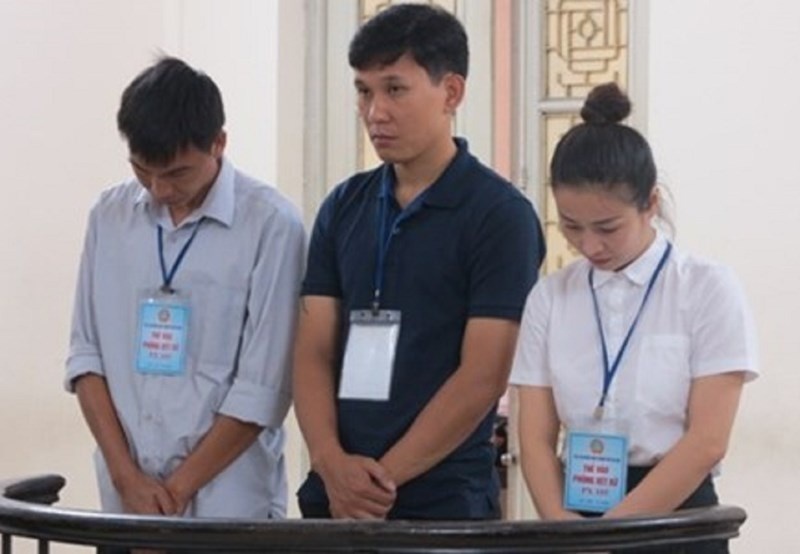 buon lau vang vo chong cuu tiep vien hang khong linh an tu