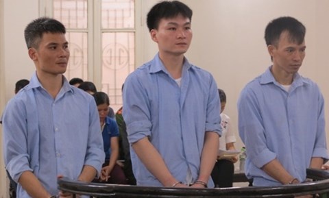 bam coi xin vuot khong duoc ba nguoi danh chet cong an huyen