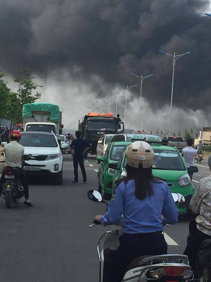 chay du doi ngay canh cong ty samsung thai nguyen