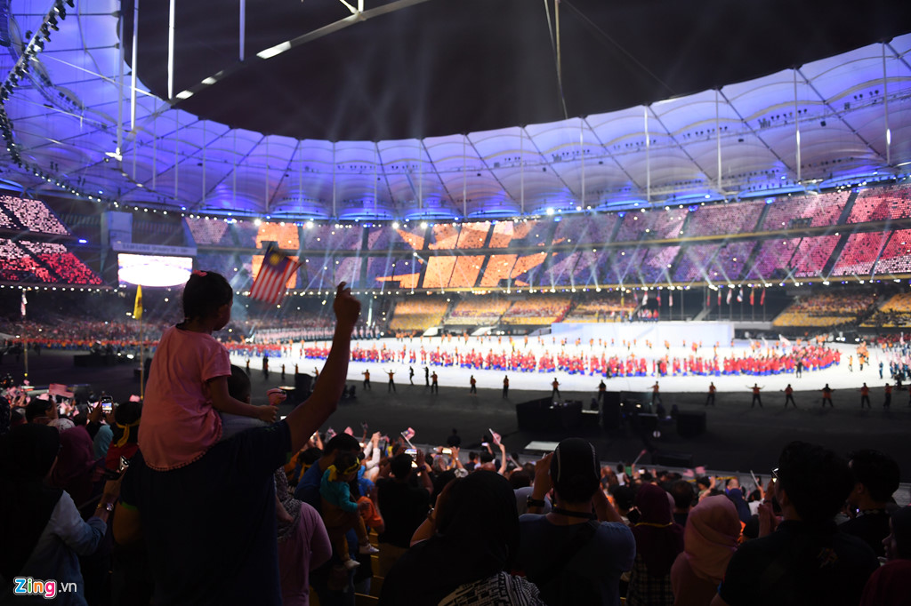 le khai mac sea games 29 an tuong duoi con mua xoi xa