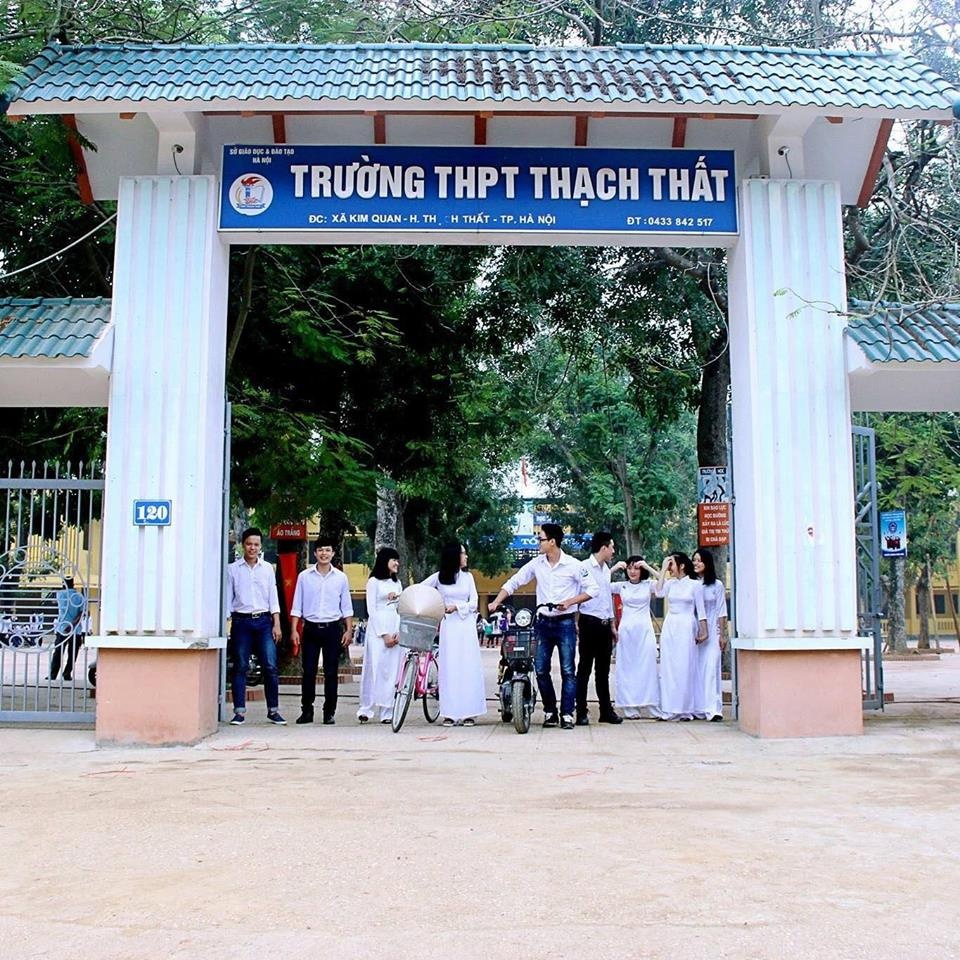 hoc sinh lop 12 truong thpt thach that bi danh chay mau trong luc dien tap tdtt
