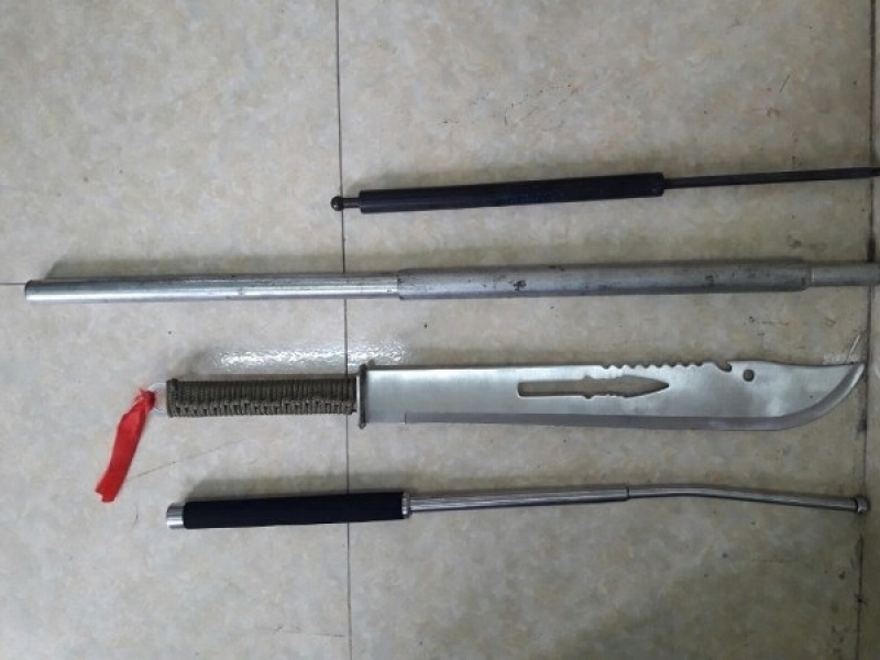 csgt kip thoi ngan chan vu au da giua hai xe khach 45 cho