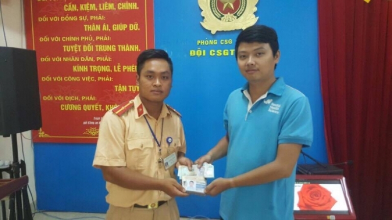 doi csgt so 4 tra lai 20 trieu dong cho nguoi danh roi