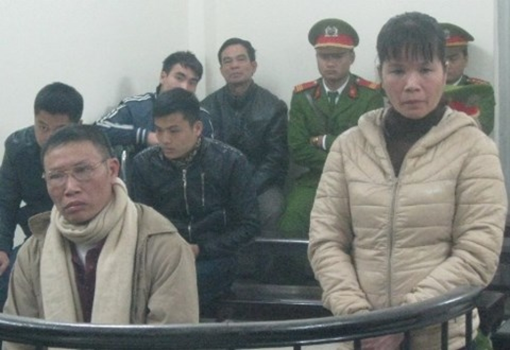 bi bat qua tang con chong nguoi thi hanh cong vu