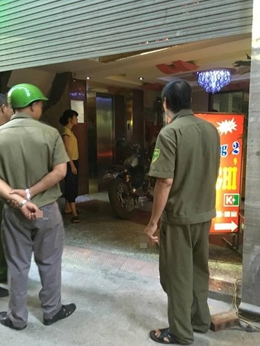 vu le tan nha nghi bi ban chet qua loi ke cua nhan chung