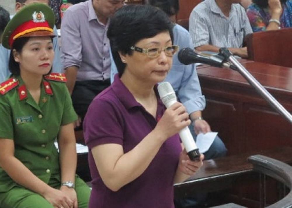 vu chau thi thu nga luat su de nghi hoan phien toa vi nhieu bi cao chua co luat su bao chua