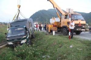 tong chet bo dang gam co ben duong tai xe phai den 38 trieu dong