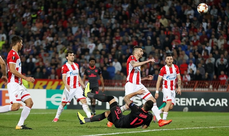 arsenal chien thang kho nhoc tren san crvena zvezda