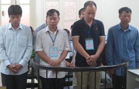 bien dat cong thanh dat tu hang loat can bo xa va huyen hau toa
