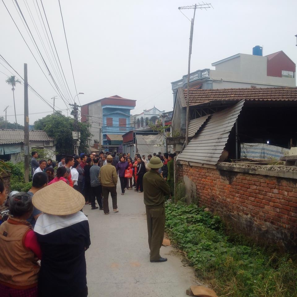 nghi an chau be 9 tuoi bi sat hai tai nha rieng
