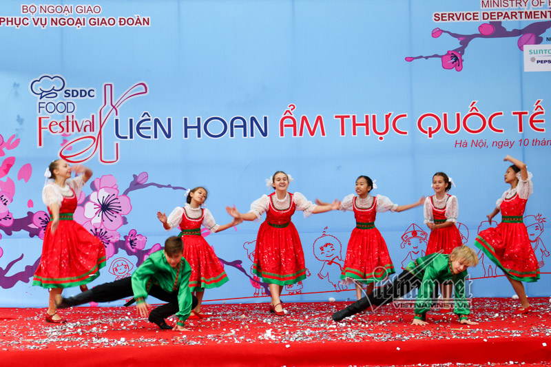 di cho am thuc quoc te cung phu nhan pho thu tuong