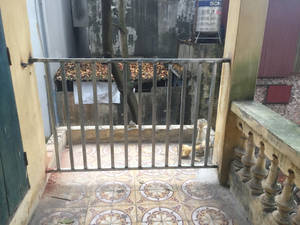 Cận cảnh hiện trường vụ sập lan can khiến 16 học sinh tiểu học bị thương can canh hien truong vu sap lan can khien 16 hoc sinh tieu hoc bi thuong