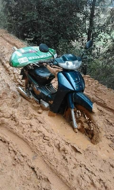 giao vien den truong ma toi tuong ba con di lam ruong