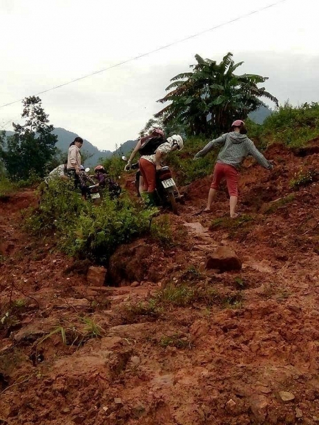 giao vien den truong ma toi tuong ba con di lam ruong