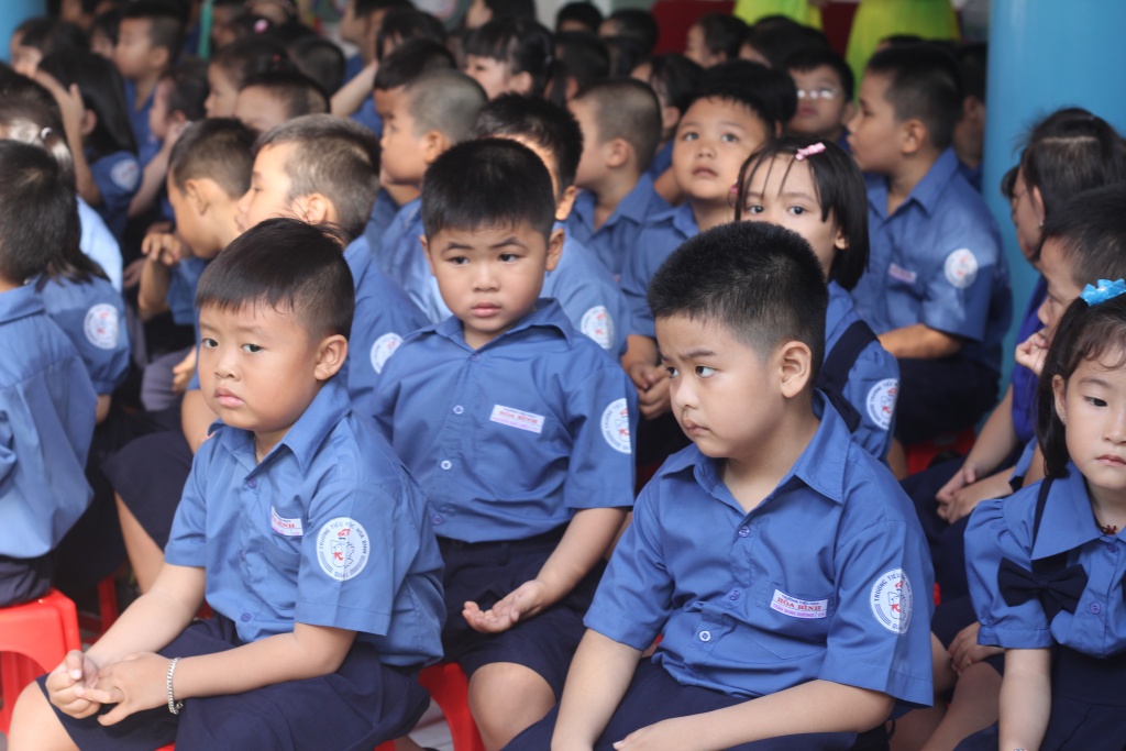nhieu tre thich tieng anh hon tieng viet