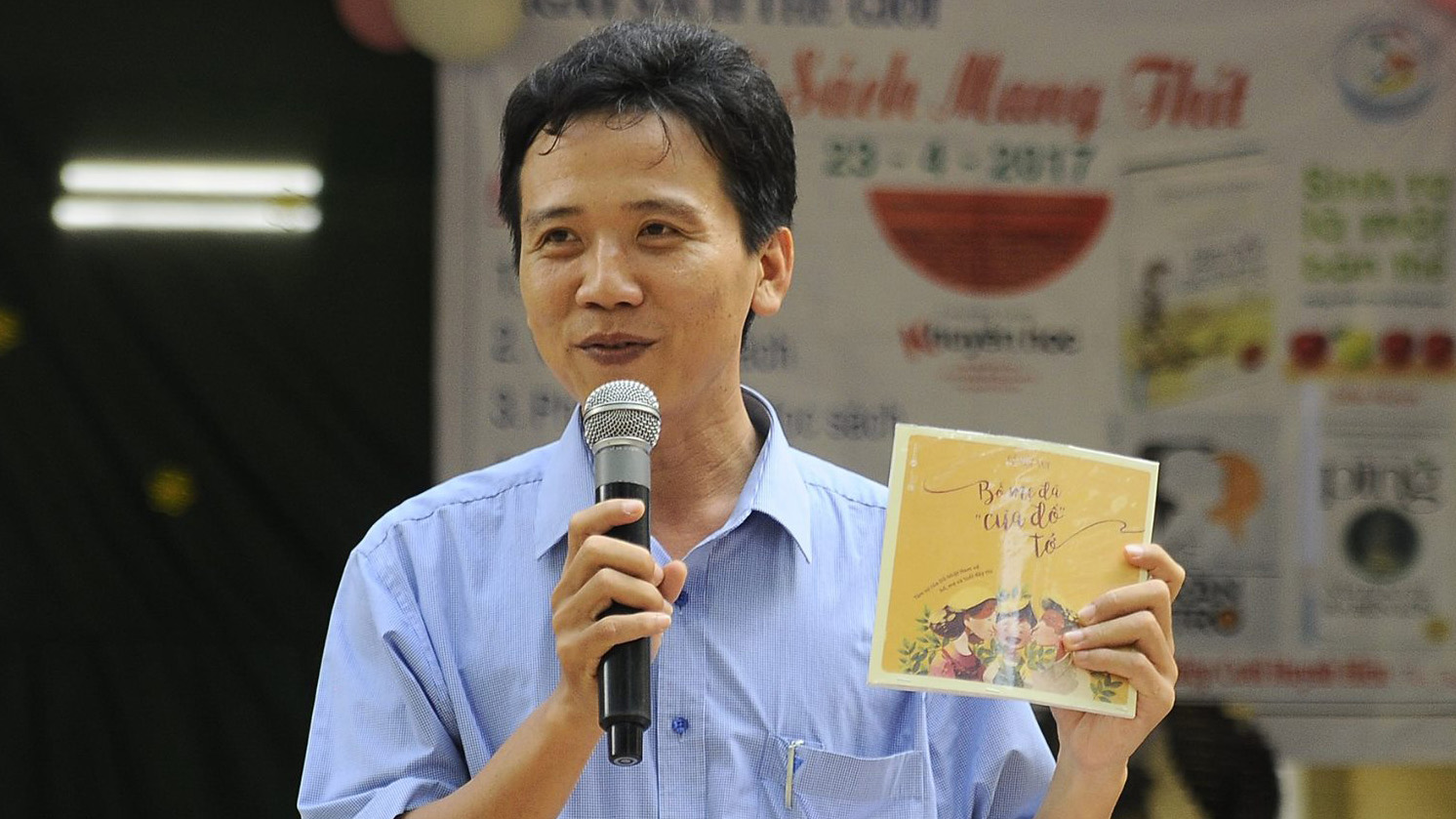 thay giao truong huyen quanh nam viet thu xin sach cho hoc tro
