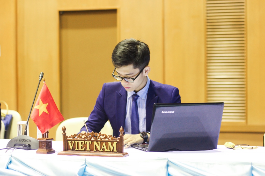 cu nhan quan he quoc te va cau chuyen du lich 120 ngay o 4 quoc gia