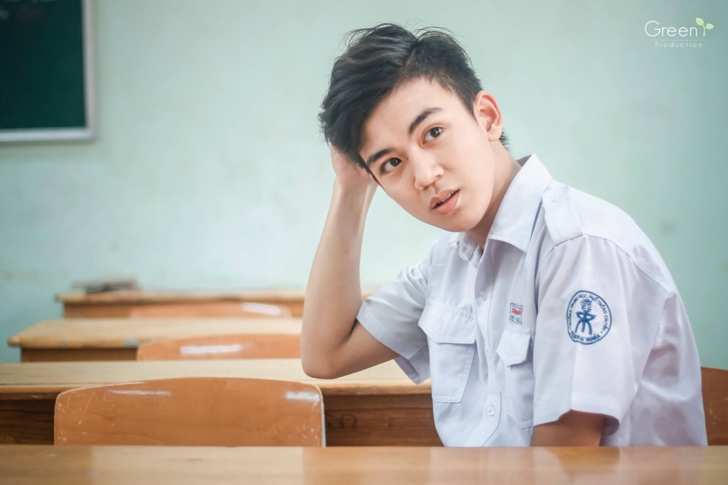 nam sinh truong thpt chuyen tran dai nghia khien dan tinh xon xao vi qua de thuong