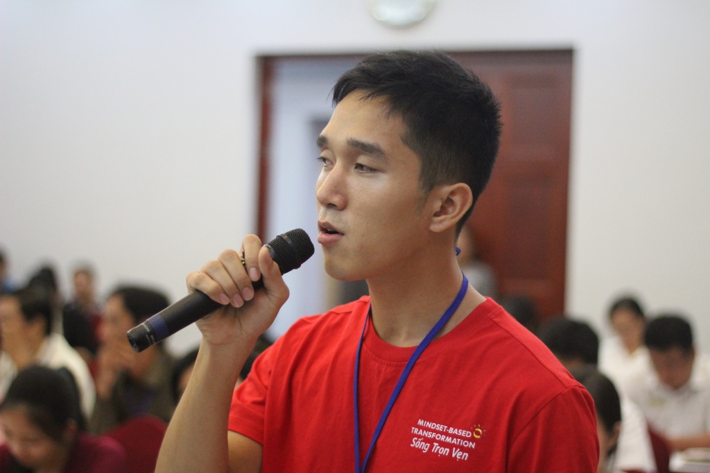 nu sinh bi nhieu truong tu choi vi cam diec bam sinh