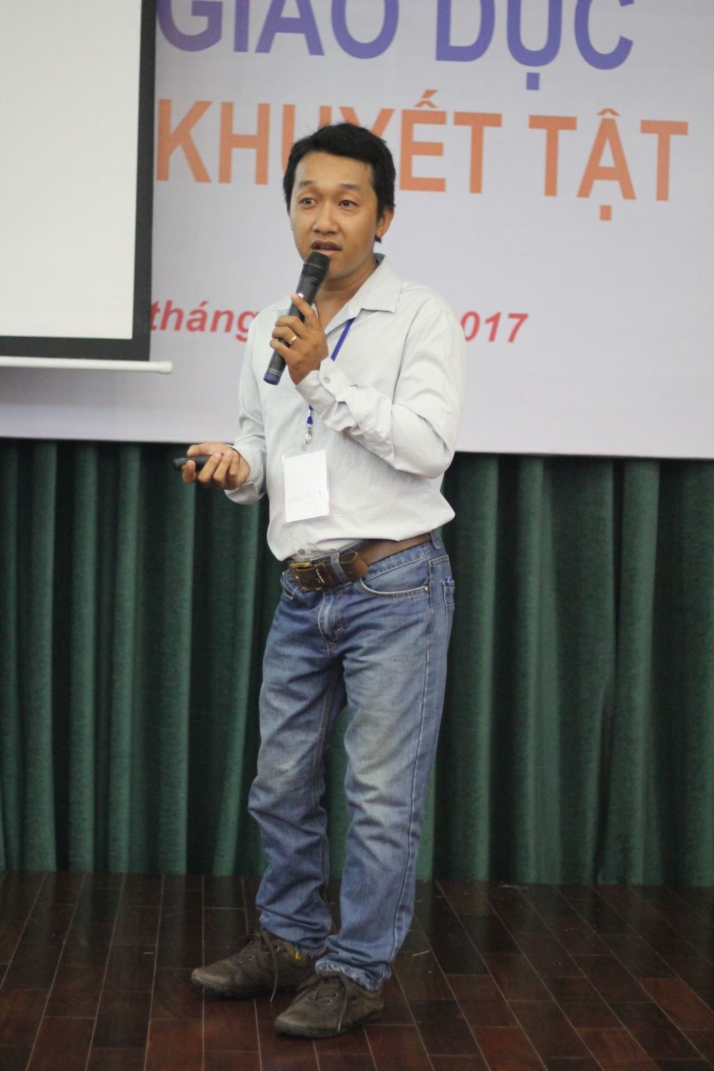 nu sinh bi nhieu truong tu choi vi cam diec bam sinh
