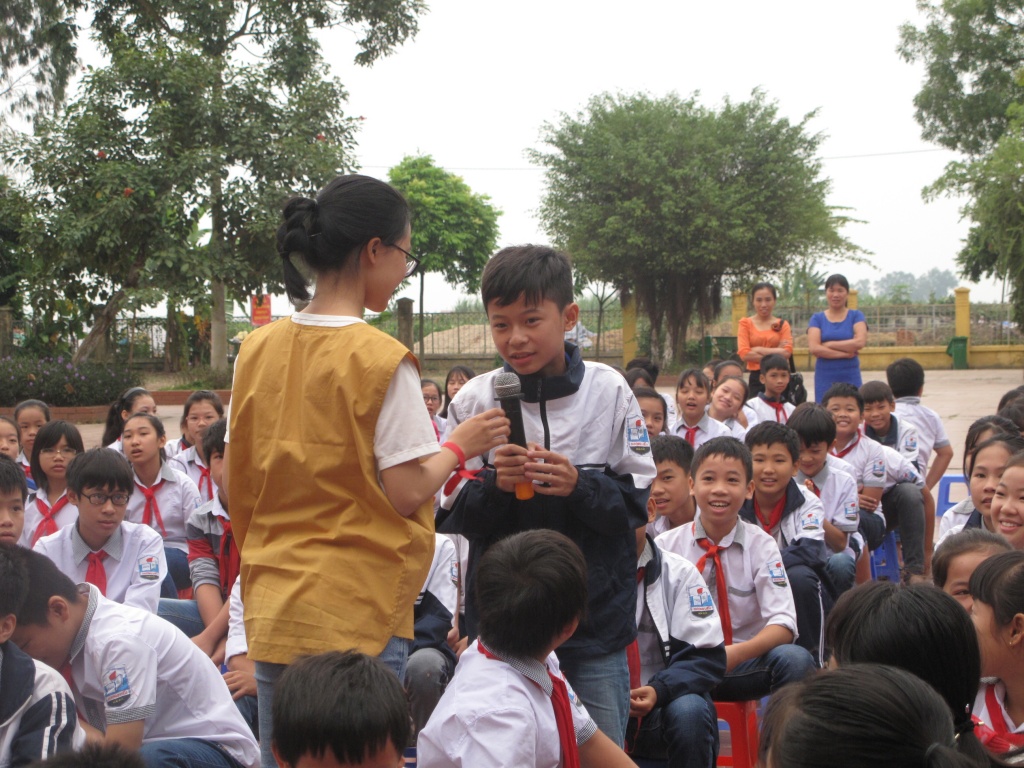 200 hoc sinh truong thcs duong lieu duoc tap huan phong chong chay no