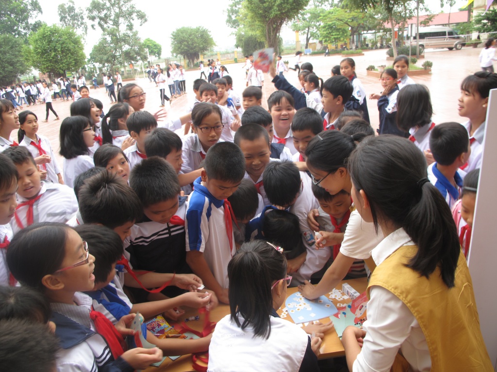 200 hoc sinh truong thcs duong lieu duoc tap huan phong chong chay no
