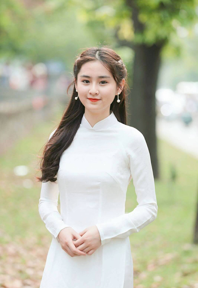 nu sinh chi cuoi mim luot qua ong kinh cung du gay thuong nho