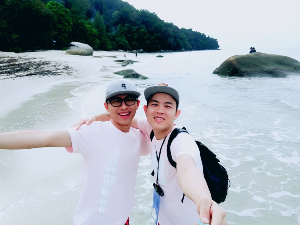 chuyen tinh cua cap dong tinh nam 9x yeu xa anh o dau em se o do