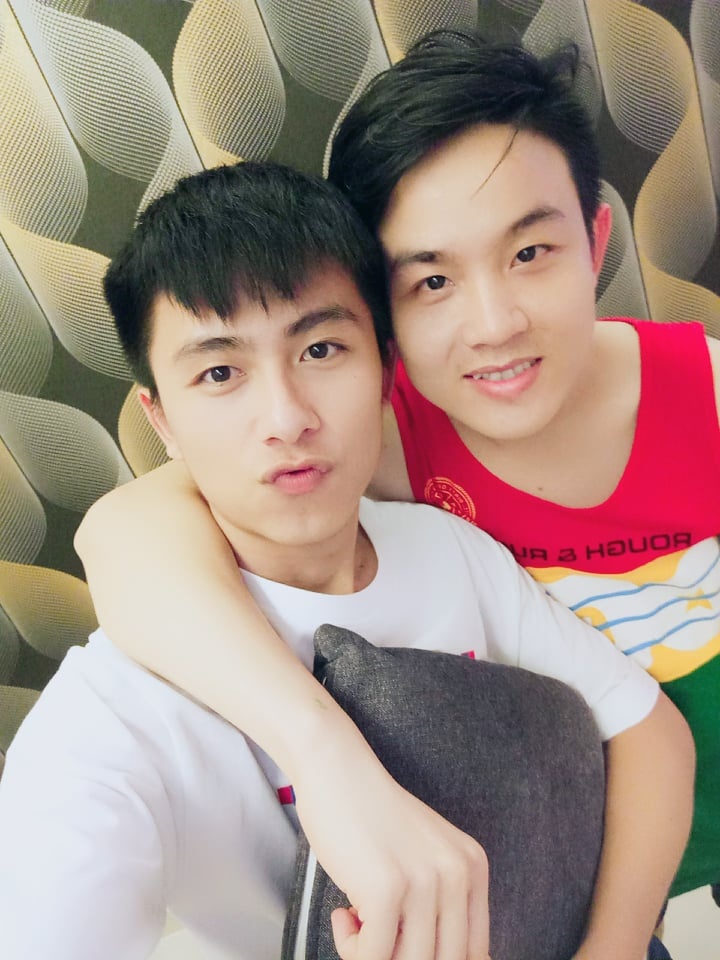 chuyen tinh cua cap dong tinh nam 9x yeu xa anh o dau em se o do