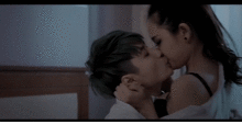 Nụ hôn ướt át của những sao Việt công khai yêu đồng giới