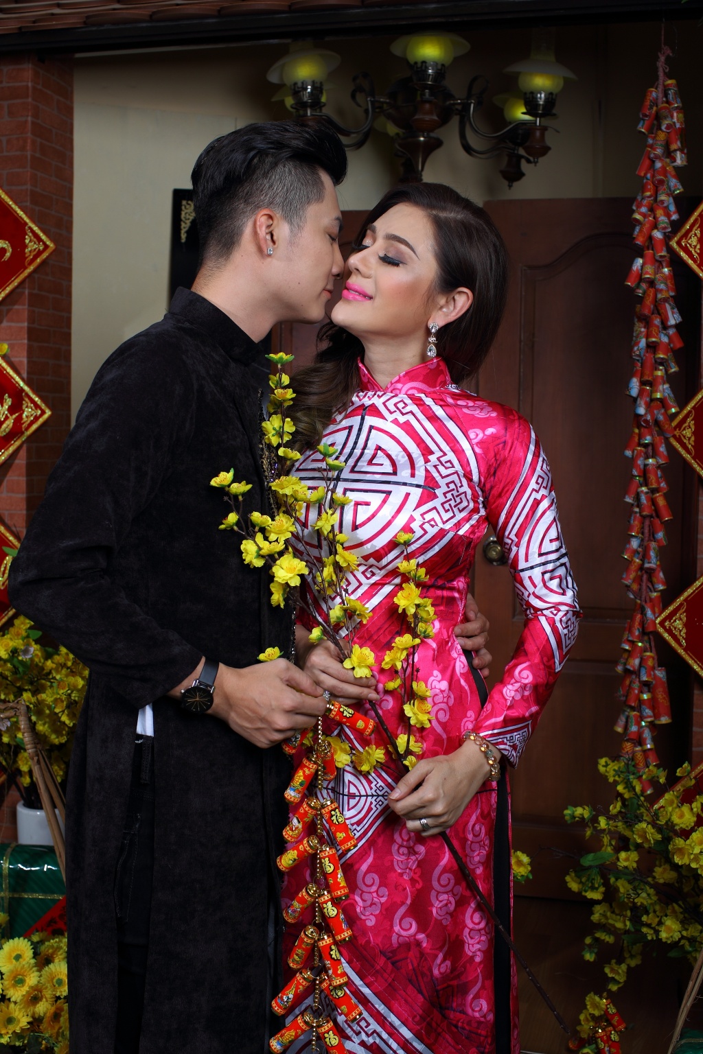 lam khanh chi dep e ap ben chong dien trai trong bo anh moi