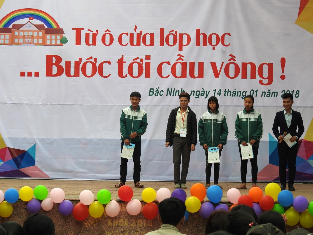 Học sinh LGBTQ chịu hậu quả nặng nề về tâm lý trong môi trường học đường hoc sinh lgbtq chiu hau qua nang ne ve tam ly trong moi truong hoc duong